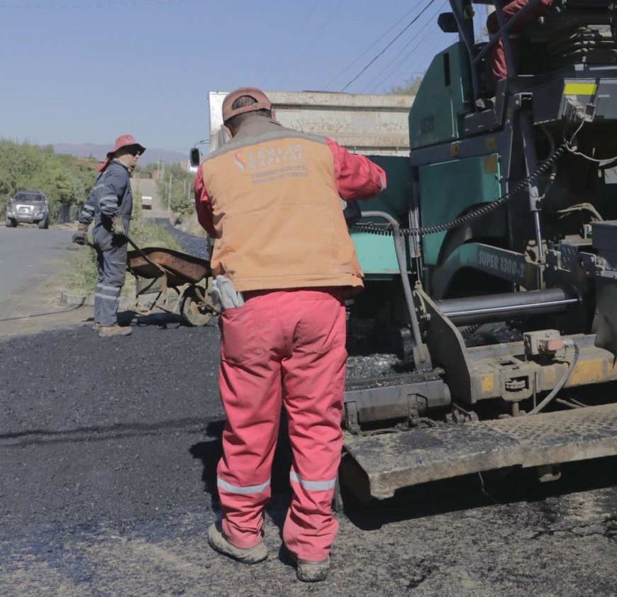 Avanza el asfaltado en Tarija: Avenida Los Lapachos en Alto Senac recibe mejoras