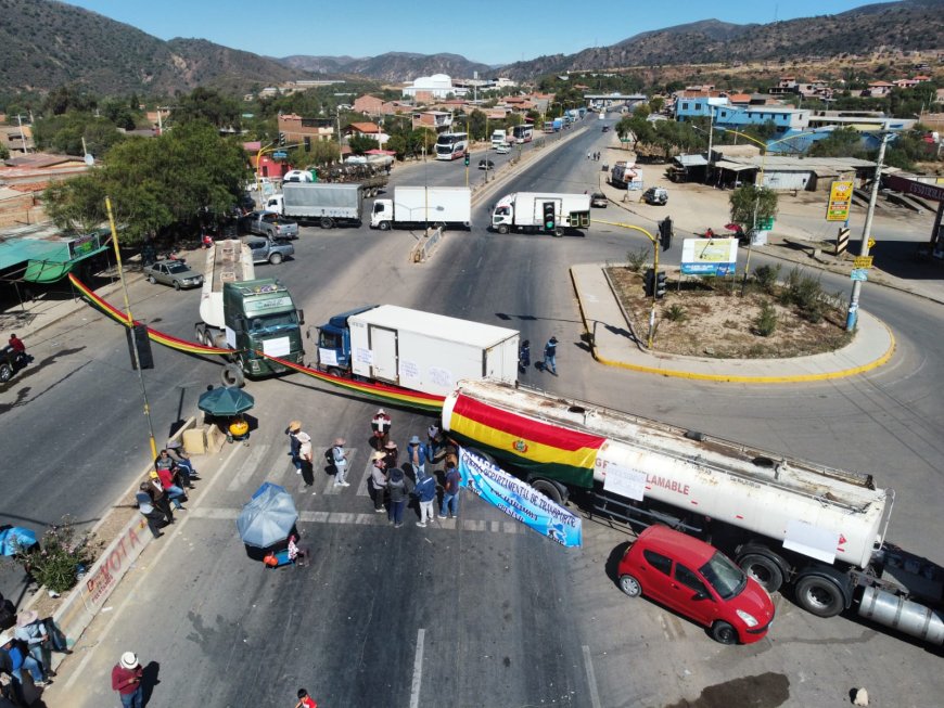 Gobierno reporta 10 puntos de bloqueos y alista demanda por daños a las carreteras