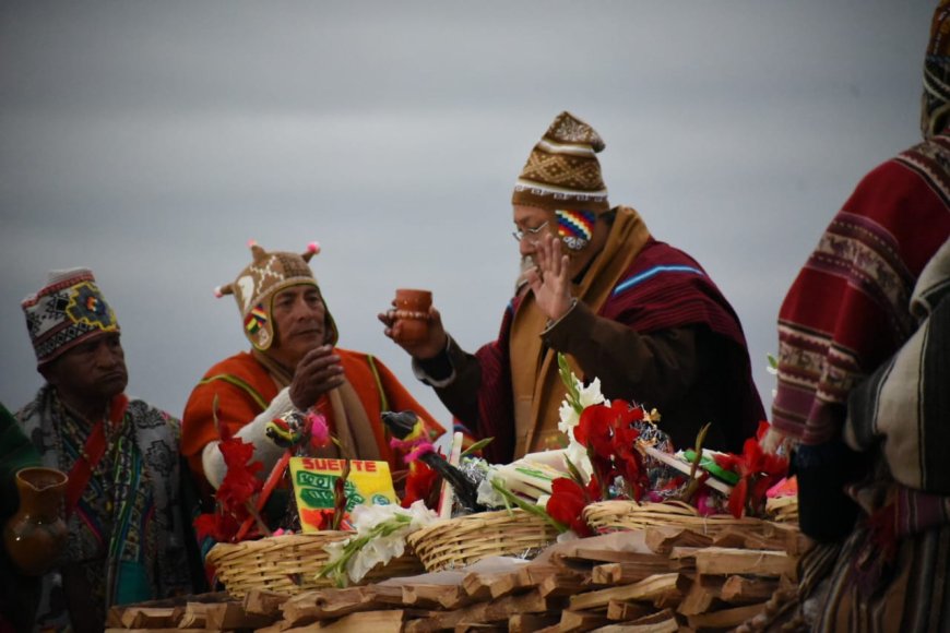 En medio de ofrendas y ritos, Arce y Choquehuanca reciben el Año Nuevo 5532 en Tiwanaku