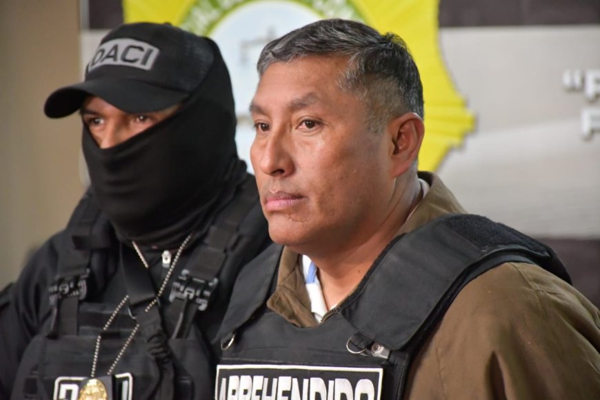 Traslado de vicealmirante Juan Arnez del penal Chonchocoro a la cárcel de San Pedro