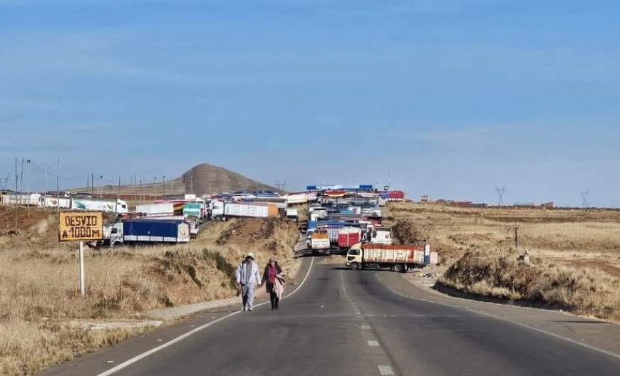 Transportistas Levantan Bloqueo en la Vía Oruro-La Paz y Retoman Diálogo con YPFB