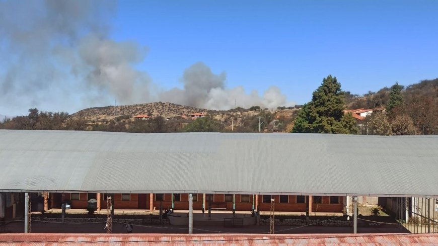 Incendio de magnitud en la provincia Méndez amenaza viviendas y afecta fauna