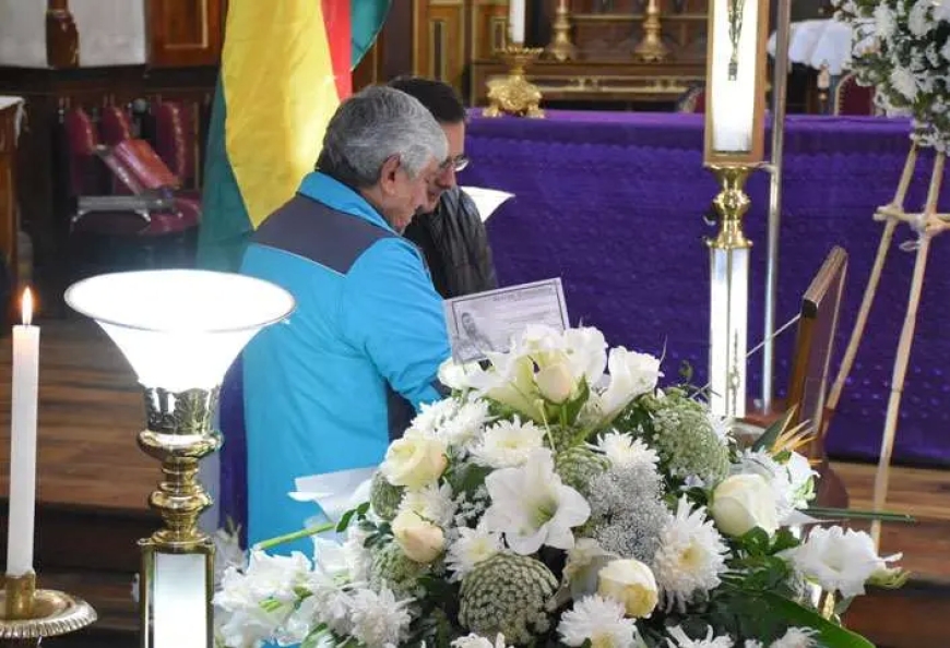 Mesa, Tuto y Arias Rinden Homenaje al Padre Eduardo Pérez Destacando su Labor en Bolivia