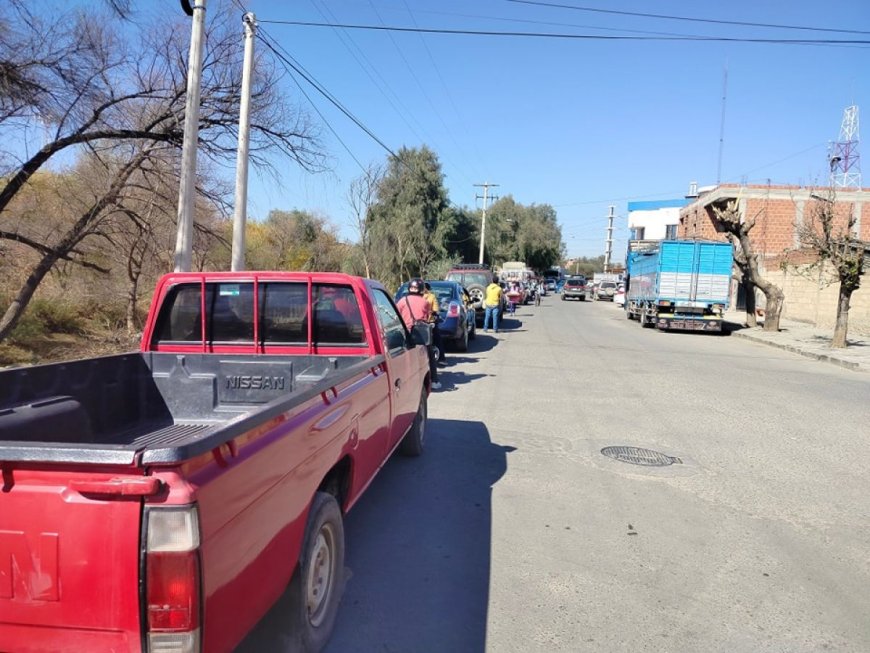 Regresan las Filas en las Estaciones de Servicio de Tarija por Escasez de Combustible