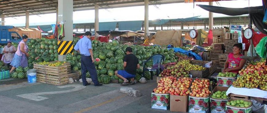 Paro Cívico en Santa Cruz Afecta la Atención en Mercados y el Transporte Público