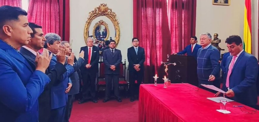 Alcalde Johnny Torres Fusiona Secretarías y Posesiona a Nuevos Secretarios en Tarija