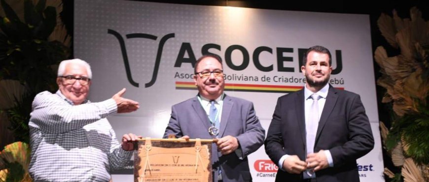 Asocebú entrega el ‘Cebú de Oro’ Nacional e Internacional en Expocruz 2024