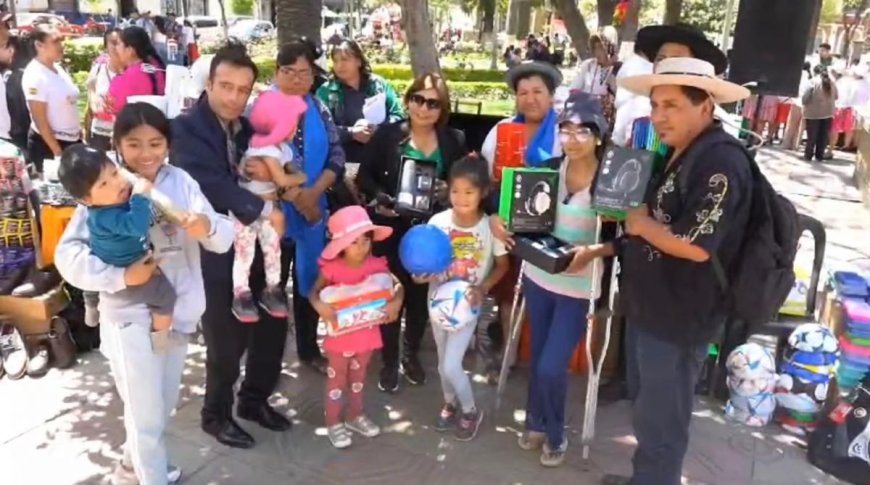 Cuatro familias vulnerables de Tarija reciben ayuda benéfica de la Lotería Nacional