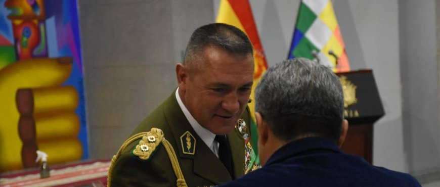 Luis Arce posesiona a Augusto Russo como nuevo comandante de la Policía Boliviana