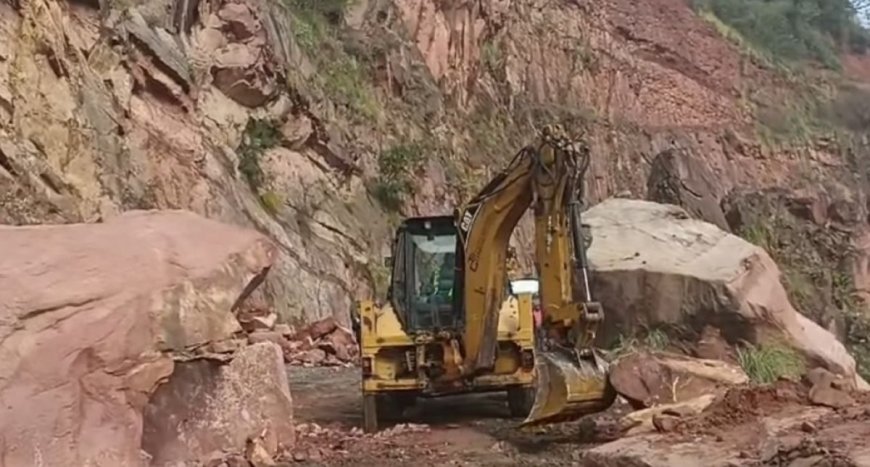 Lluvias causan derrumbes en la ruta al Chaco y ABC despliega maquinaria para la limpieza