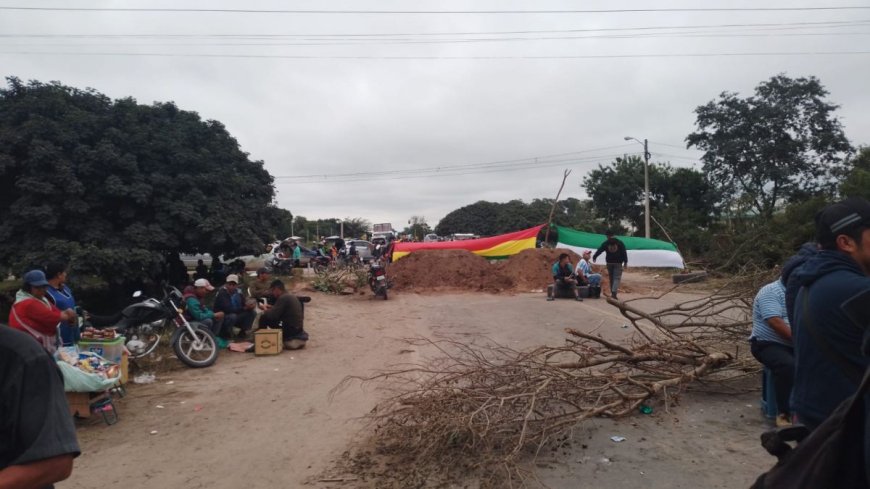 Campesinos de Yacuiba inician bloqueo indefinido en la Ruta 9 por escasez de diésel