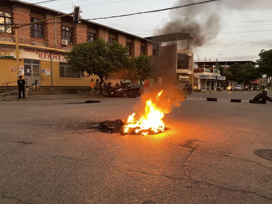 Bermejo inicia bloqueo de carreteras ante la falta de electricidad, generando pérdidas económicas