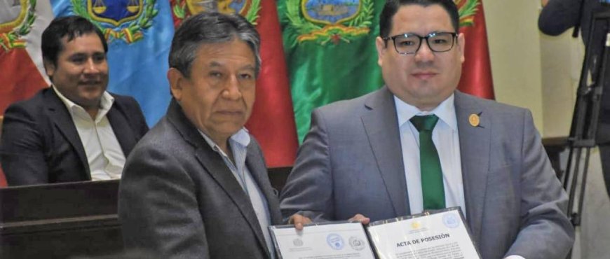 Roger Mariaca es posesionado como fiscal general del Estado hasta el 2030