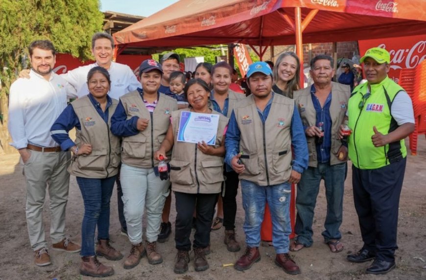 Recicladores y emprendedoras reciben seguros de vida y accidentes para mejorar su bienestar