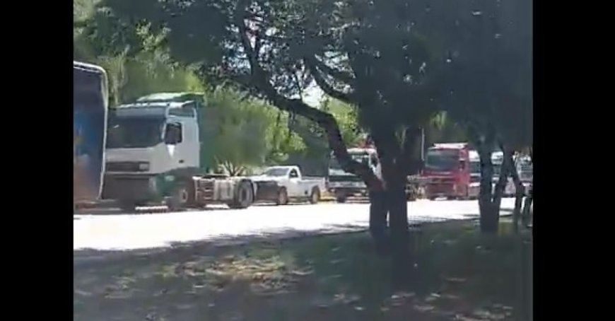 Día 2 del proceso de normalización: Las filas por combustible se duplican en Tarija