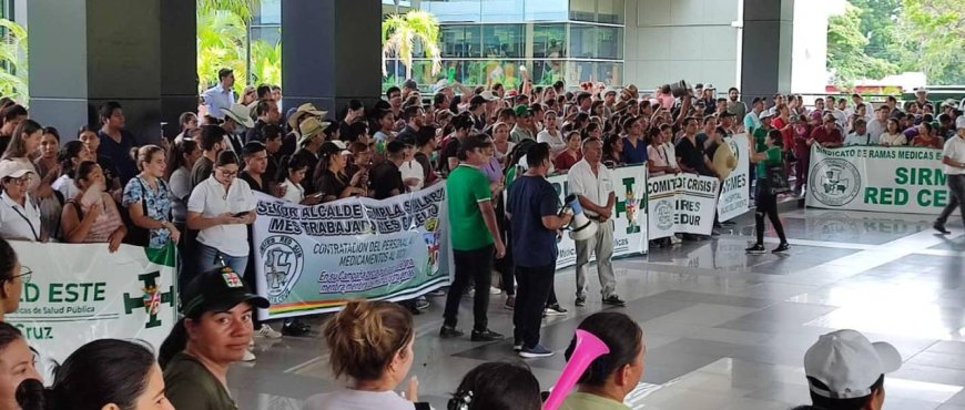 Trabajadores de salud en Santa Cruz protestan por sueldos adeudados y anuncian paro de 48 horas