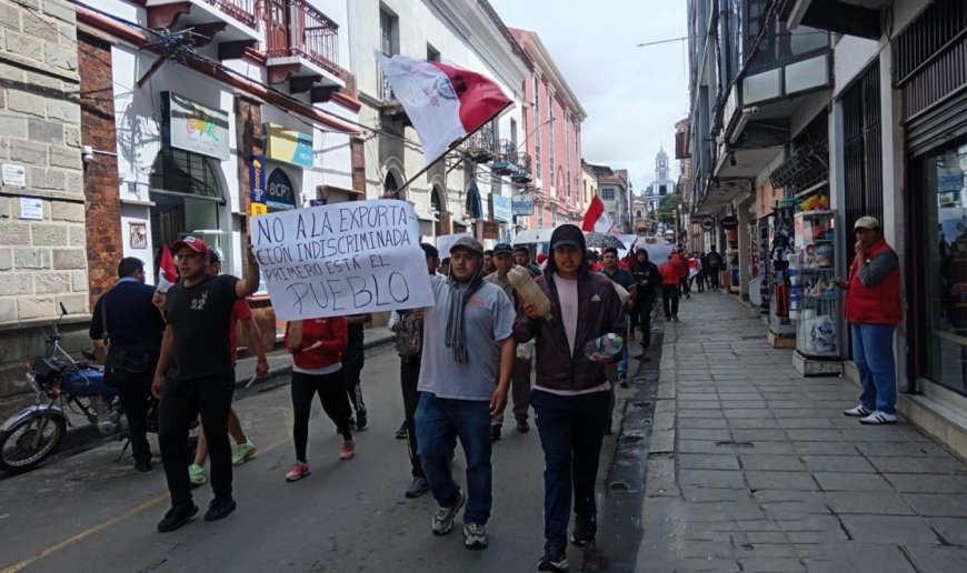 Carniceros marchan en Tarija y exigen detener exportación de carne