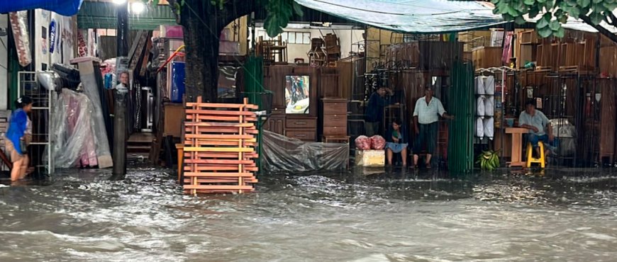 Santa Cruz: Lluvias Inundan Calles y Avenidas, Afectando el Transporte Público