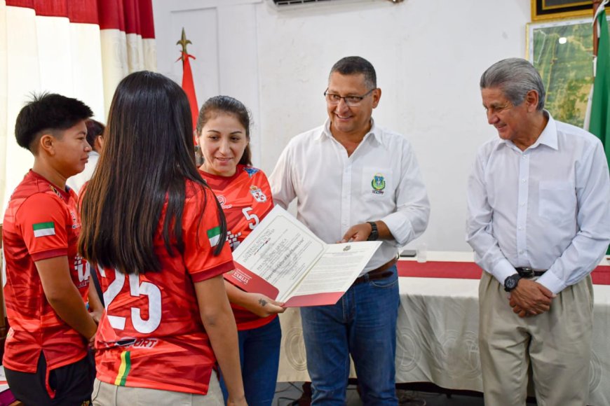 Gobernador de Tarija entrega personerías jurídicas a instituciones de Yacuiba para fortalecer su desarrollo