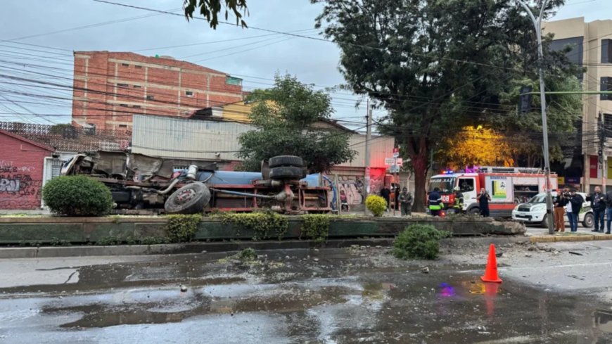 Camión cisterna vuelca tras accidente en la Av. Ayacucho y deja sin luz a la zona