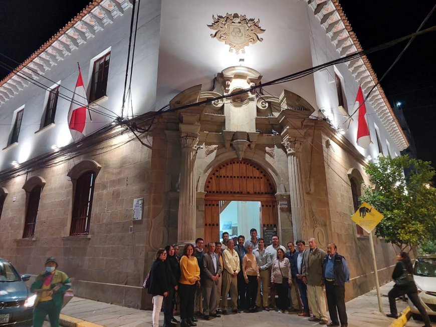 El Museo Paleontológico luce nueva fachada refaccionada e iluminada gracias a cooperantes independientes