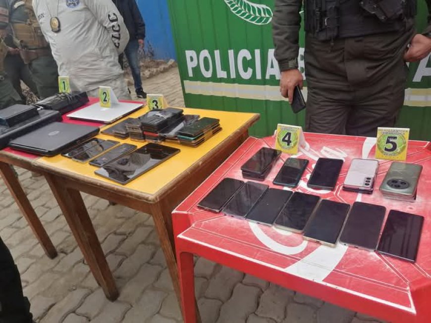 Allanamiento en El Alto: Policía recupera 55 celulares robados y detiene a dos personas