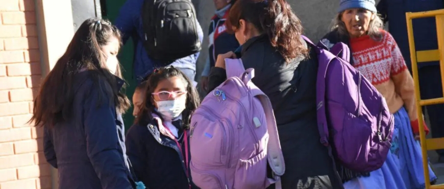 Educación aclara que aún no rige el horario de invierno, pero hay tolerancia en zonas con temperaturas bajo cero
