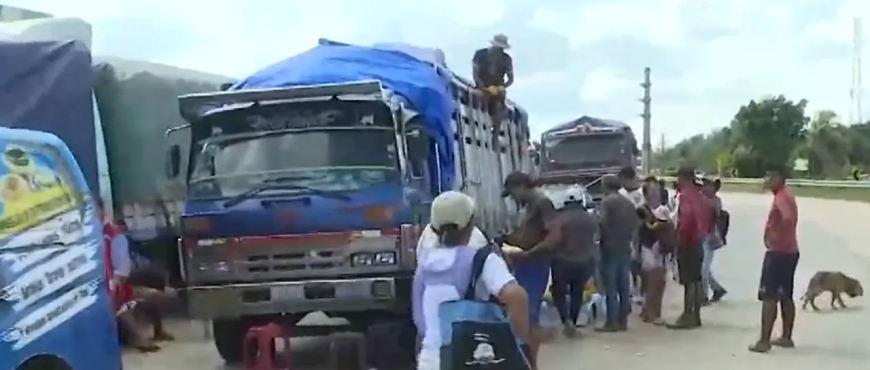 Crisis en Pailón: Transportistas venden productos “a precio de gallina muerta” tras cuatro días de bloqueo