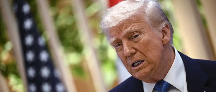 Trump arremete contra la Corte Suprema por frenar expulsiones inmediatas de migrantes