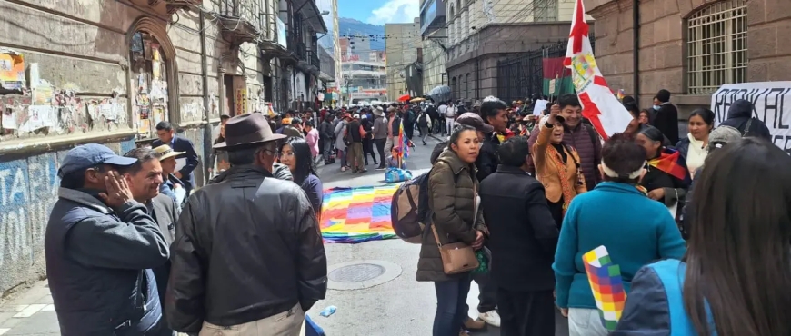 Evistas instalan vigilia en el TDJ de La Paz por audiencia que trata personería jurídica de Pan-Bol